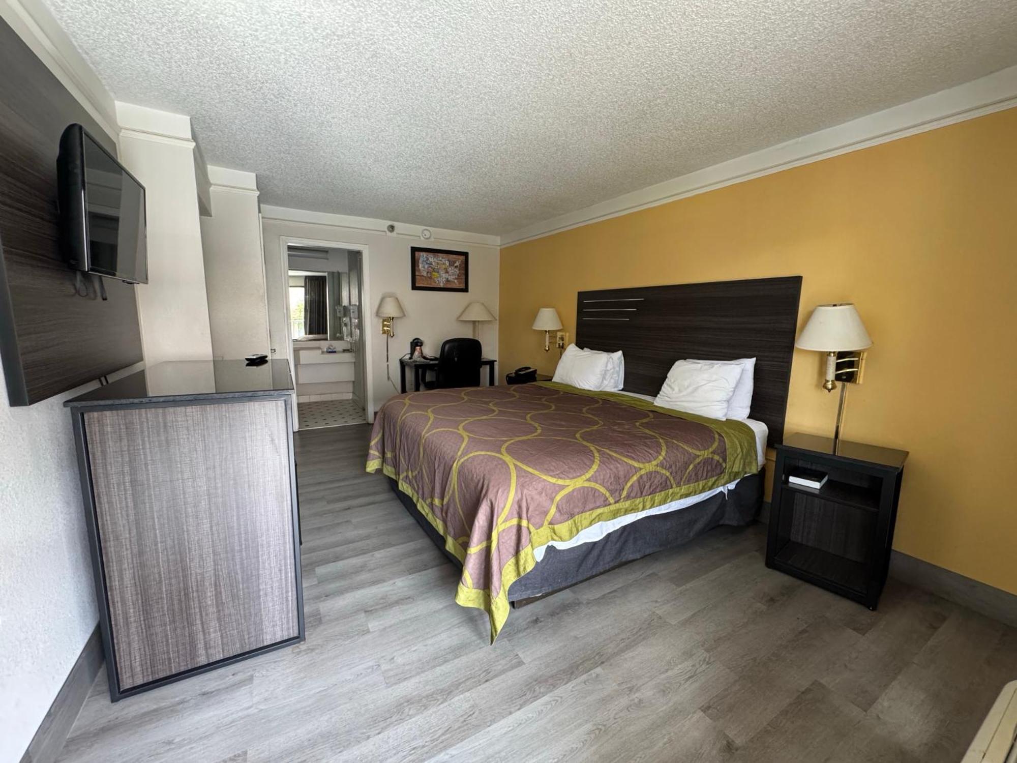 Super 8 By Wyndham Savannah Exterior foto